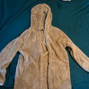 32 degrees Heat short fleece robe with pockets.  Brand new, never worn.  Size S.